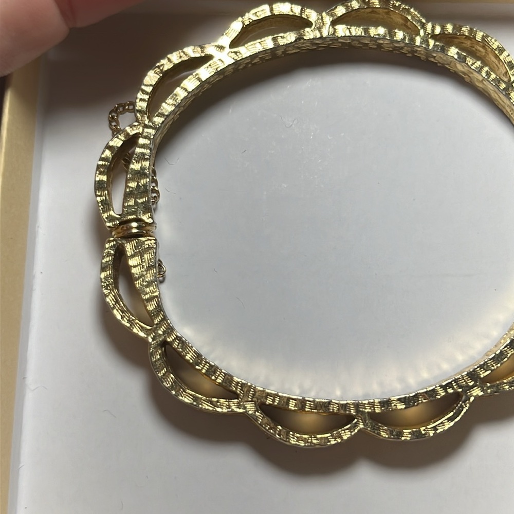 Beautiful Gold Bangle - image 3